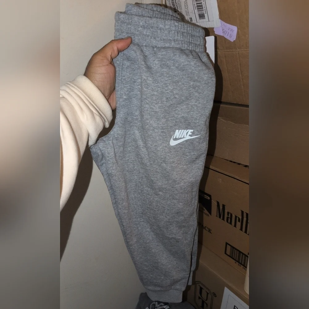 Nike dark Grey Heather Boys Kids Gray Jogger Pants Size S(5)